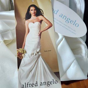 Brand New Strapless Affordable Wedding Gown!